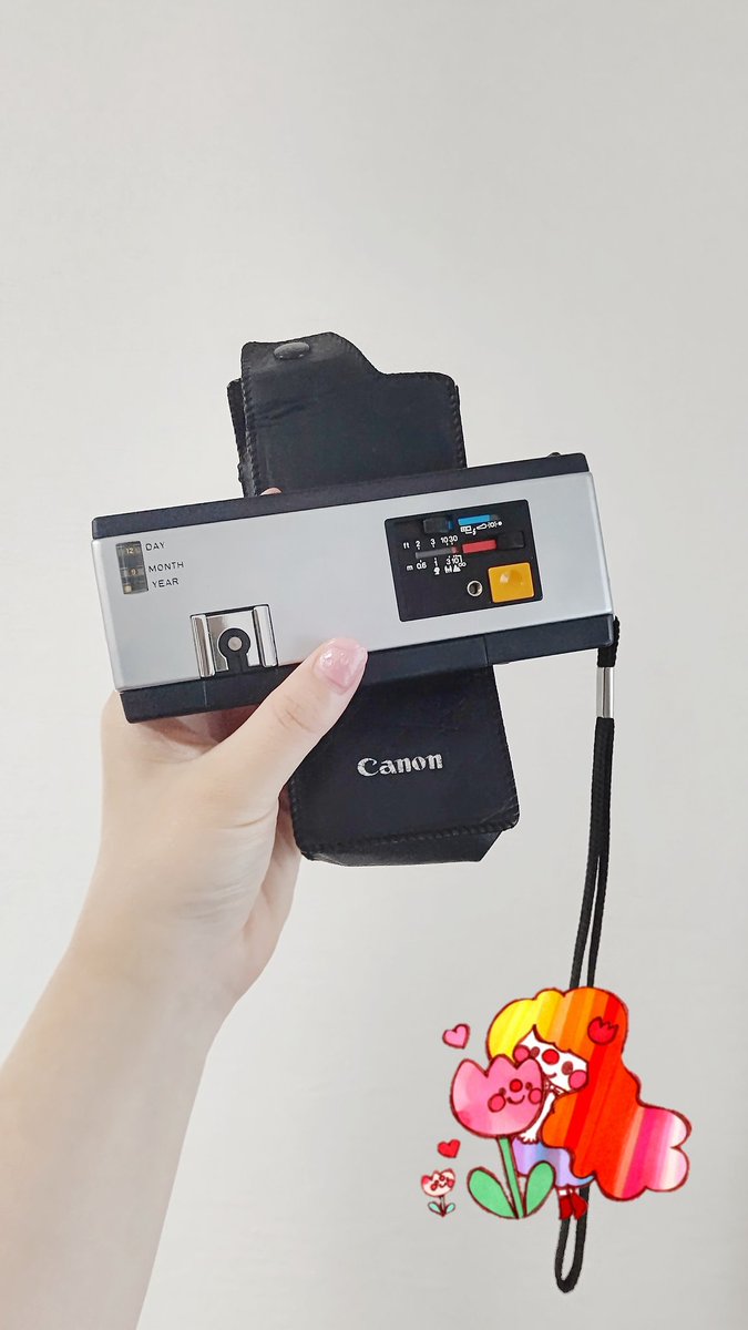 父が、昔使ってた70年代のフィルムカメラくれました📷️

フィルム🎞️入ってたから今度撮ってみよ～っと🥺✨

📷️canon 110ED

#フィルムカメラ #canon110ed #70年代