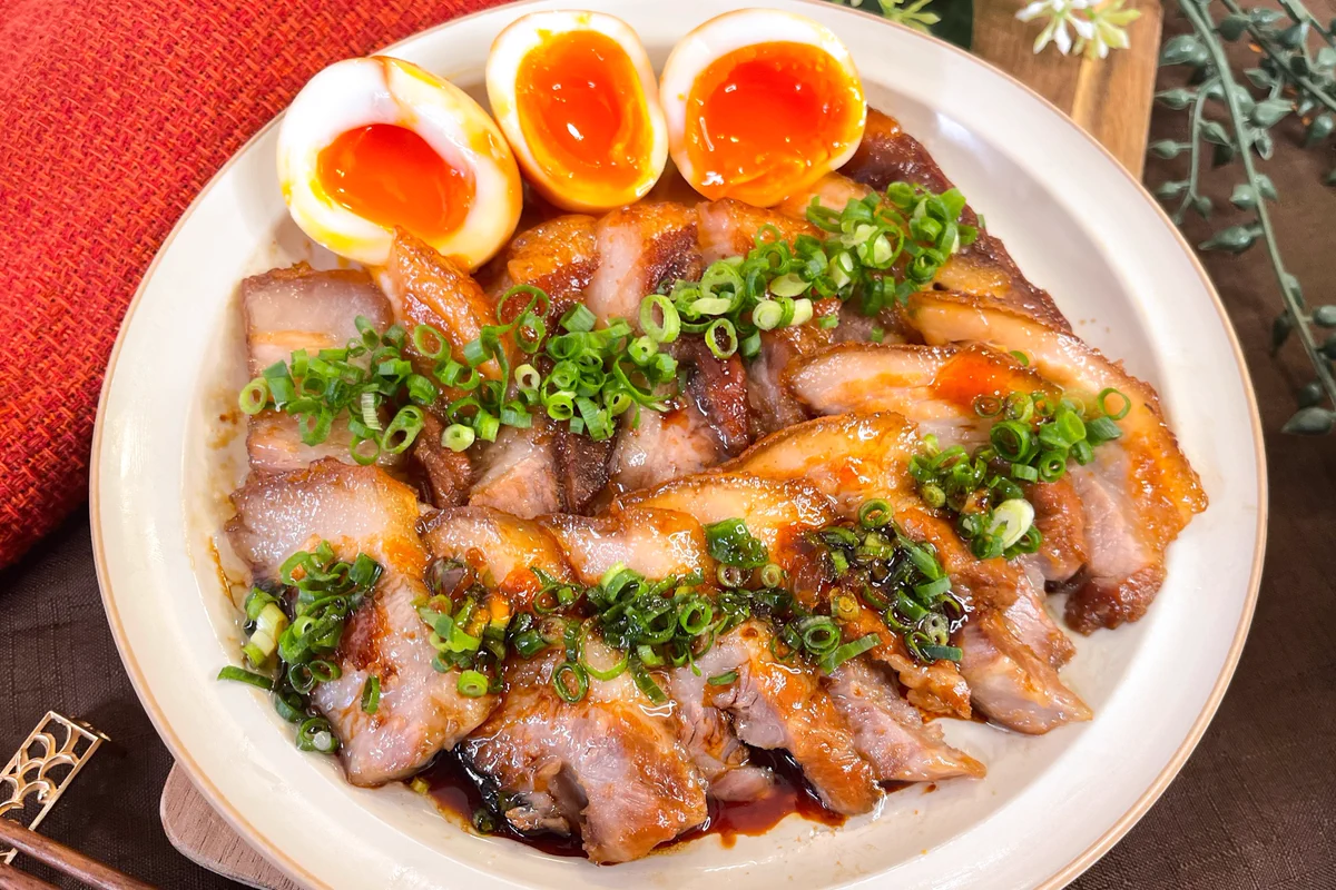 なんと炊飯器一つでできちゃう！とろとろ本格的な豚バラチャーシュー。