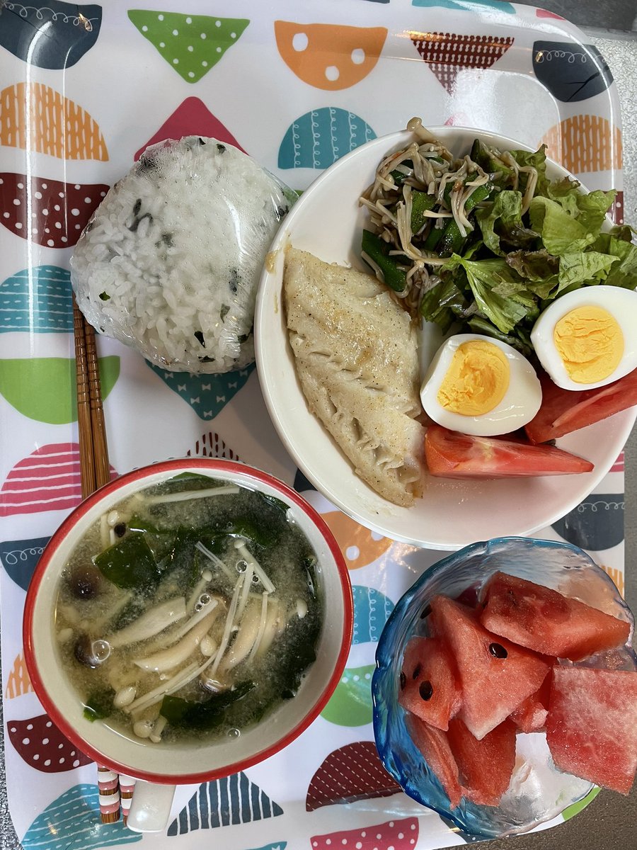 hanjiro11's tweet photo. 「食べ痩せ」っていうのはね、こういうことを言うのです。糖質脂質を好き放題食べて痩せるわけないじゃん🐷 https://t.co/YwFFOTtFFk