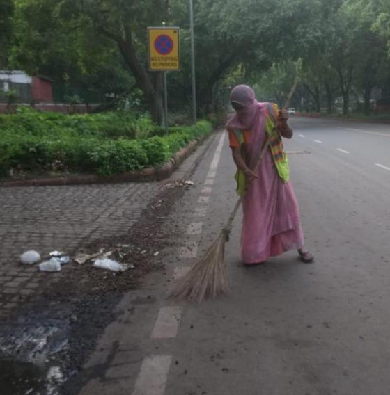 tweetndmc's tweet image. Today, #Moning time!
A Sanitation drive started by #SwachhtaForce of New Delhi Municpal Council to ensure the #swachhta at Road side, Bus Shelter &amp;amp; roundabouts in the NDMC area.
#SwachhSurvekshan2023
#MyCityClean #Live #NewIndia #NewNDMC #NDMC
#SwachhBharatMission