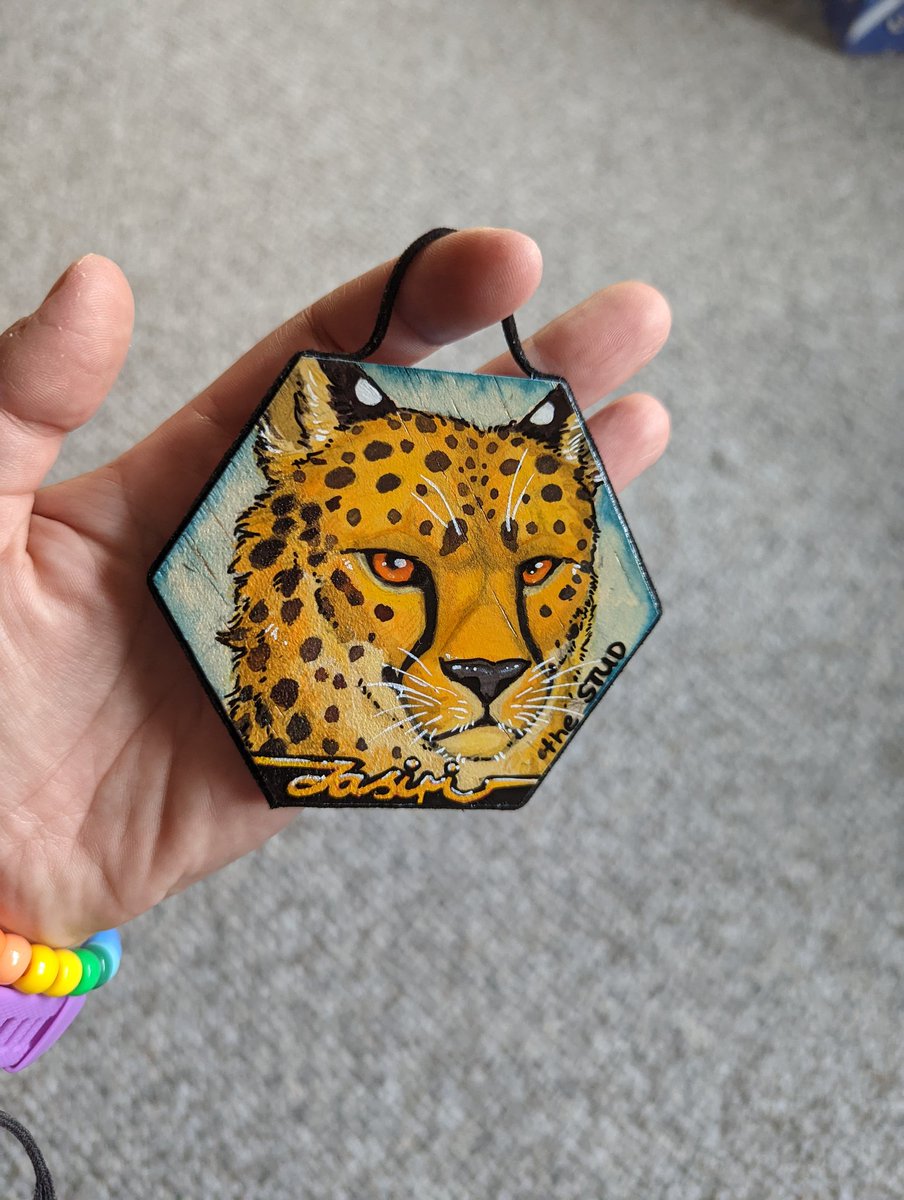 ValhundArt's tweet photo. ✨✨✨
Hexagonal Badge G1veaway!
✨✨✨

Interested in a badge like this? 

⭐Post your ref in this thread
⭐RT &amp; Like
⭐Tell me something nice about yourself!
⭐EF pickup can be organized, shipping not included

Open until Friday night, 22nd July. https://t.co/l7HucwjICU