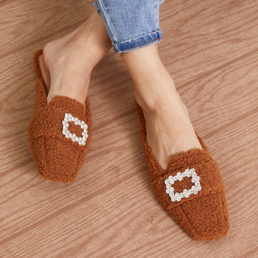 arthur_boutique's tweet photo. 🤎We love these faux fur mules! Their pointed toe and decorative buckle detail make these a unique piece that you'll love season after season.
https://t.co/M8cWDMdGmP
#weeboo #mules #shoes #slides #shopping #newarrival #boutiqueshopping #fashion #broadwayandarthurboutique https://t.co/cB4vauyS7f