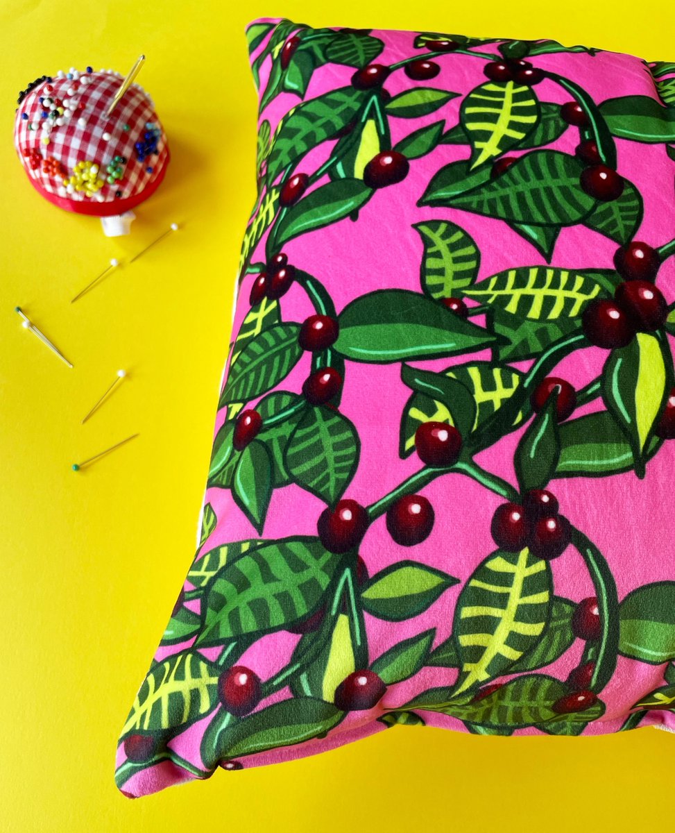 Tempting to disappear into an air conditioned car occasionally to air ones undercarriage in this heat 🥵 That really would not be very environmentally friendly.

I haven't quite had a chance to photograph these new colour version berry cushions yet but I am hoping to this week.