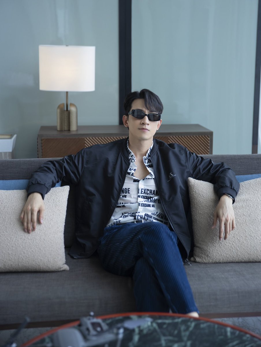 vongoccanh's tweet photo. Life could be so simple. 
#vocanh x @ArmaniExchange https://t.co/vq9HjuDx6o