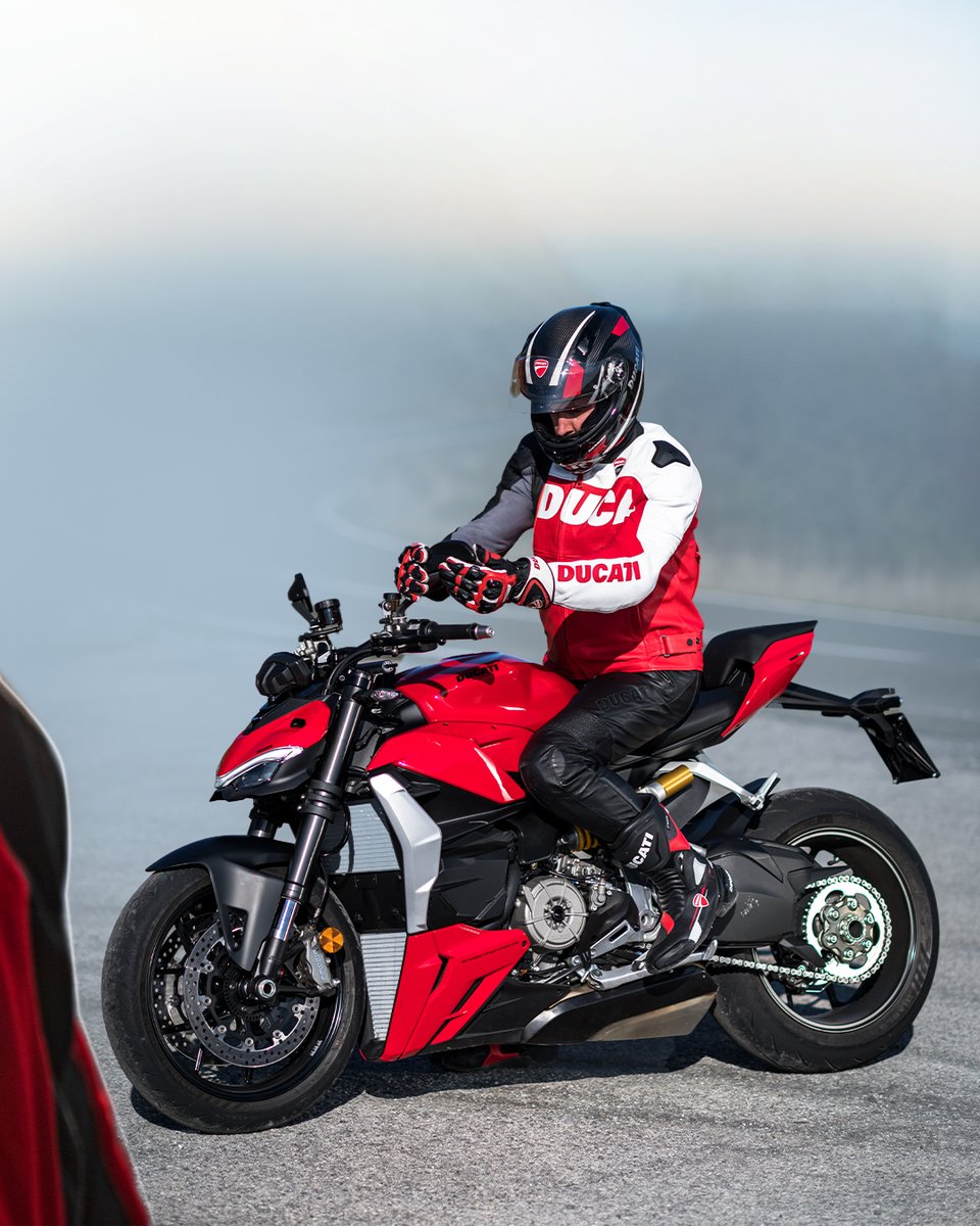 Ducati_India's tweet photo. Apparel that not only enhances your style, but also keeps you safe on the road.
Discover the Ducati apparel collection: https://t.co/Q9gBTEE7yZ
#DucatiApparel #MotoWear #DucatiWear #DucatiMerch #DucatiAccessories https://t.co/mq66is7V22
