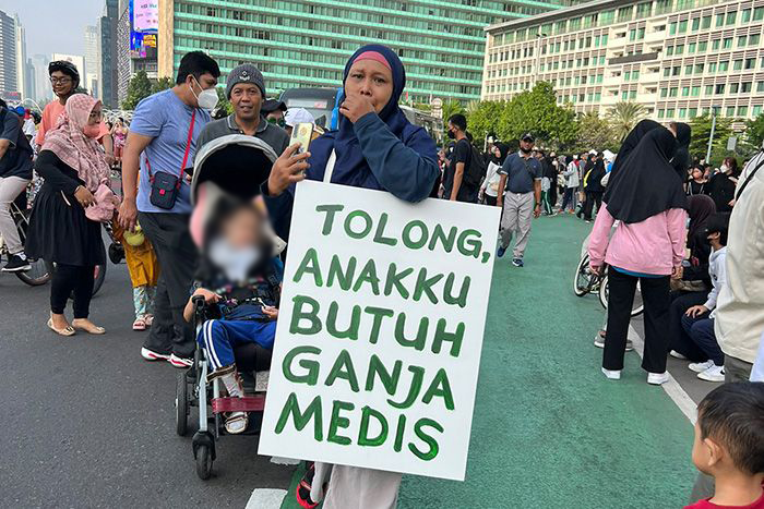 temponewsroom's tweet photo. MK putuskan tolak legalisasi ganja untuk medis. Narkotika Golongan I seperti ganja tetap dilarang digunakan untuk kepentingan pelayanan kesehatan alias medis, seperti ketentuan yang saat ini berlaku. 

Sumber Foto: @andienaisyah

#MajalahTempo #GanjaMedis #MK https://t.co/Ar3ShM1bTF