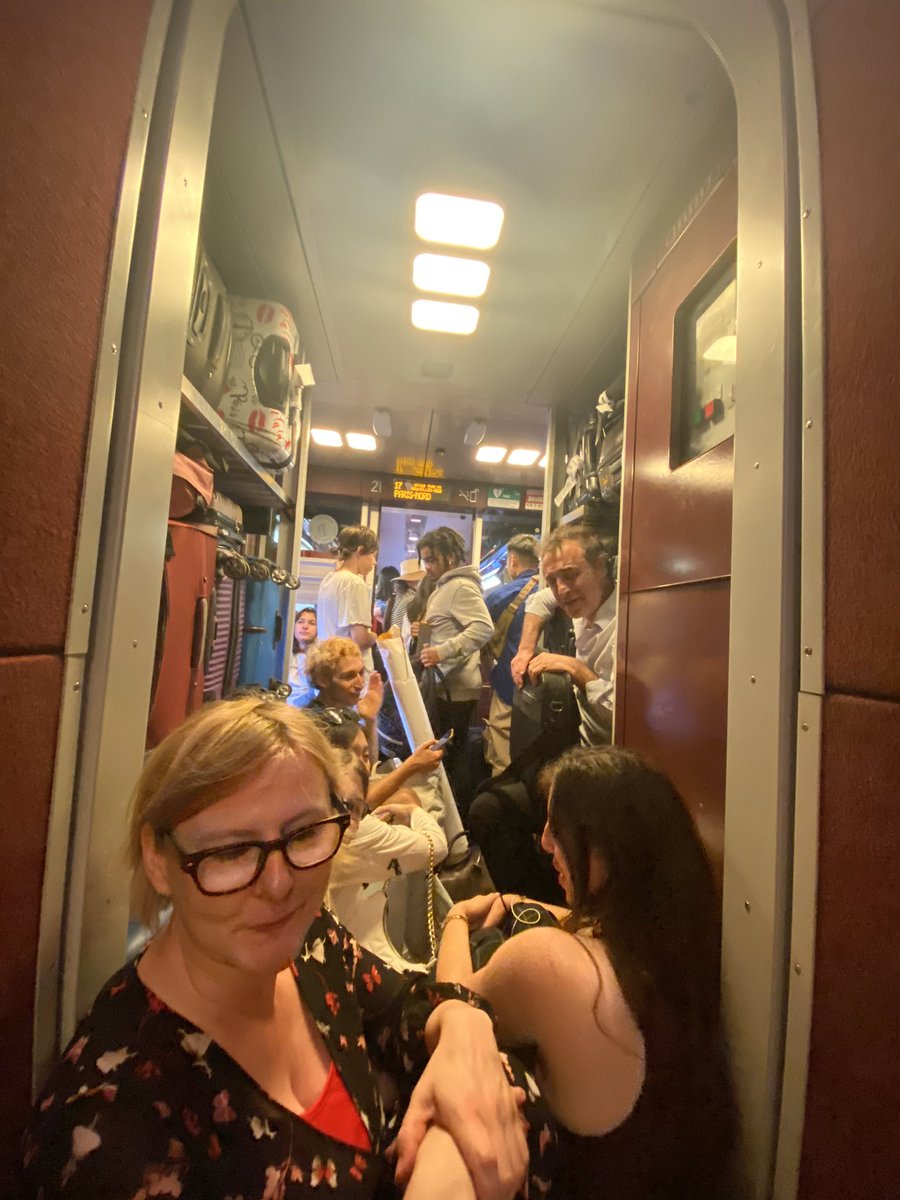 OriWiser's tweet photo. @NewsroomThalys @thalys_nl @thalys the lack of support from the entire company while stuck in Rotterdam Centraal,because it’s cheaper to have no one from Thalys handle issues, is a disgrace. Sort this out and hire people maybe? @BodierMarceline https://t.co/FcTwEhhKPJ