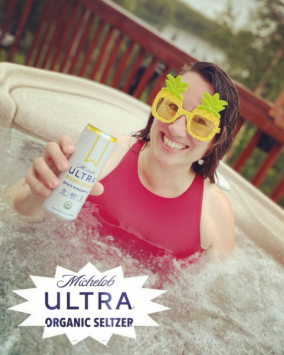 ByrdRomy's tweet photo. 7/19 Nothing like a pineapple @MichelobULTRA seltzer after a workout to bring out the sunshine ☀️ and fun!                    #ultramarathongiveaway #teamultra #pinapple #alaskarunner @wahoorun @michultraseltzer https://t.co/1t3apPrpEA