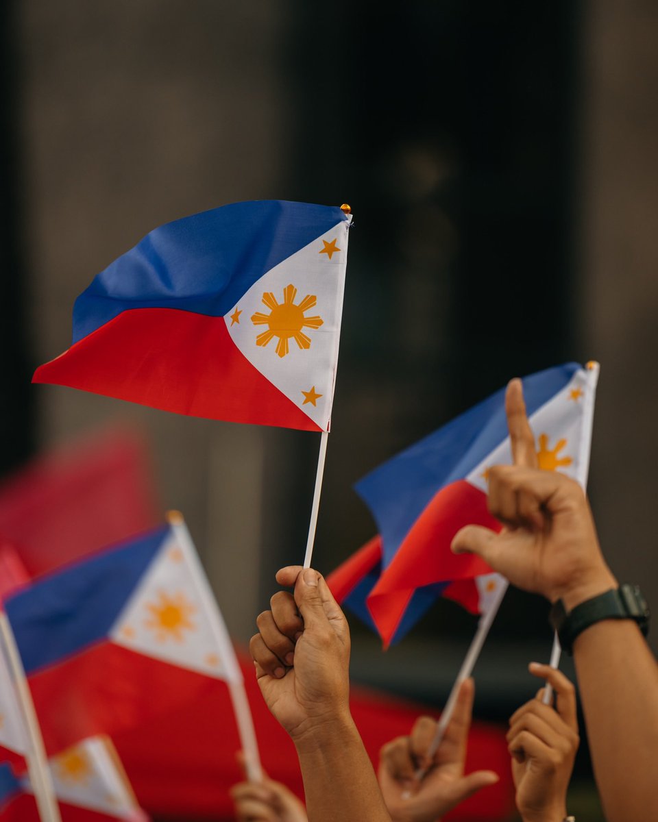 jpgrsimp's tweet photo. just me casually missing Leni Kiko rallies plus I will never look at Emerald Ave, Macapagal Ave, Makati, and Ayala Ave the same way again 💗🇵🇭 https://t.co/OaGXckatJu