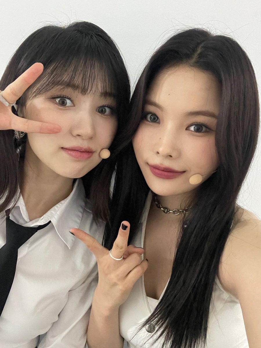 WekiMeki's tweet image. 해림언니이 ♡ 
긴말 필요없고
생일 축하하고 
너무너무 사랑하고
나랑 같이 자전거 타줘서 고맙고
앞으로도 좋은시간 많이 보내자요 🤭 
생일축하핾🥰🤭
#🦊#🦄