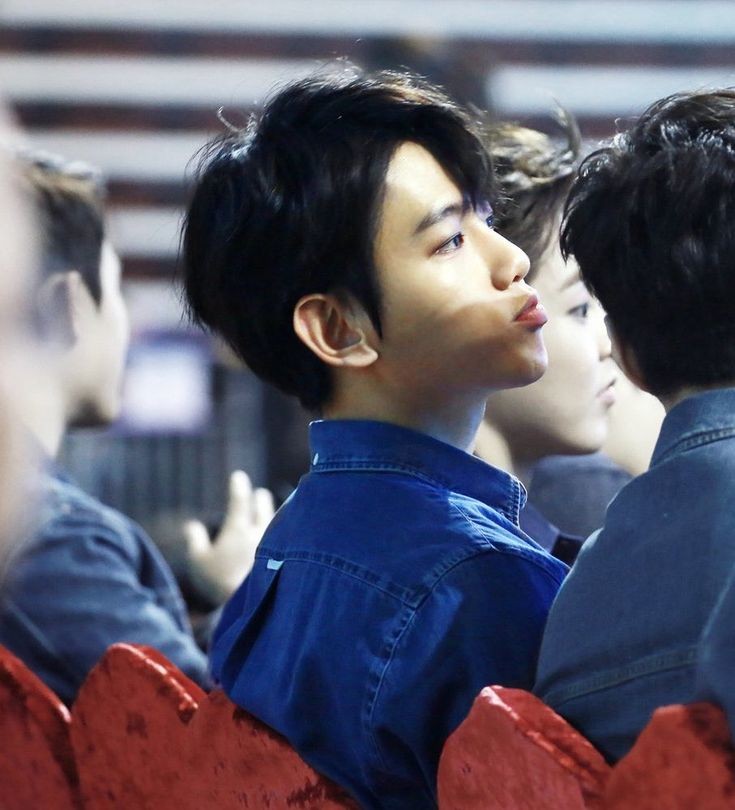 BOXIANx's tweet photo. good morning everyone with pouty sexy baekhyun 💗 https://t.co/UA0Q8x4hy2