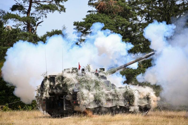 Polska_Zbrojna's tweet photo. #DynamicFront22: Załogi polskich haubic Krab biorą udział w największych artyleryjskich ćwiczeniach państw @NATO @MON_GOV_PL @DGeneralneRSZ @11LDKPanc @USArmyEURAF https://t.co/EktYt0bsnN https://t.co/EK2SFueFCR