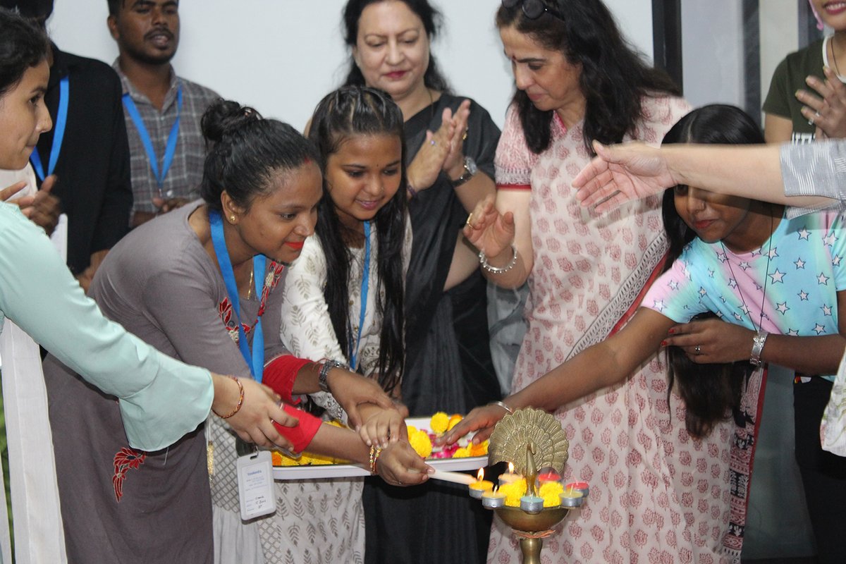 HclUday's tweet photo. On the occasion of #WorldYouthSkillsDay, a new IT #Yuvakendra was inaugurated at #Noida by Ms. Simi Suri, DGM, @HCL_Foundation along with Executive Director of @udayancare, Ms. Anjali Hegde. A new graphics lab for the course Desktop Publishing was also introduced.
#employability https://t.co/3tBzngzDFN