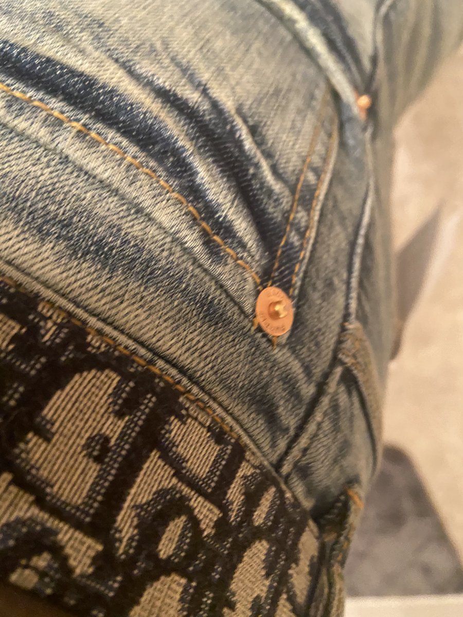 LIVINGxPROPHET's tweet photo. Dior with raf and popped a xan I feel extravagant and the duece of tris to top it off 💤💤 BLACKOUT BOYZ https://t.co/Fe2iv5yfDe
