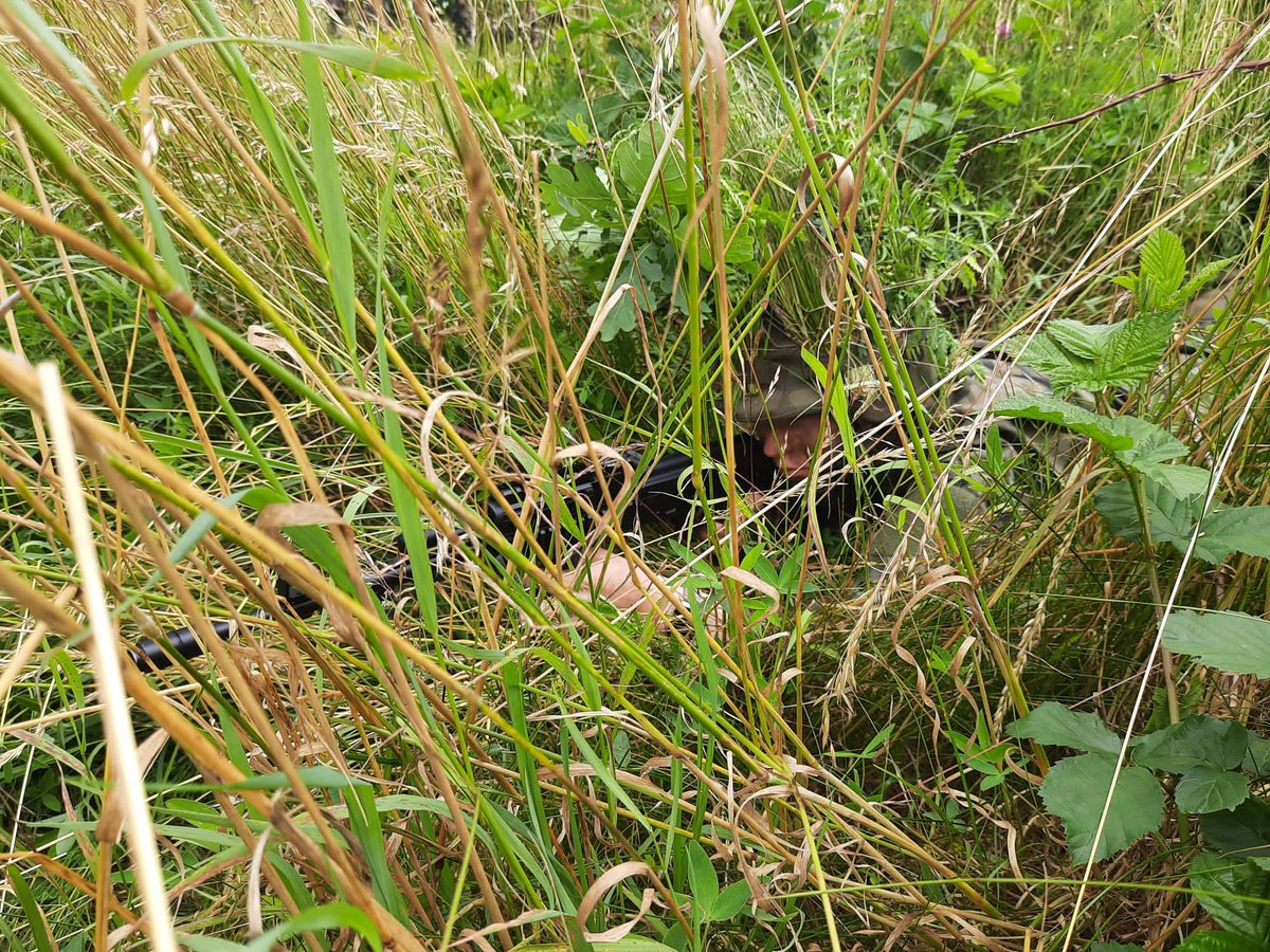 WCR_Slupsk's tweet image. #Dobrowolnazsw po weekendowym odpoczynku ⛹️‍♂️⛱ powróciła do intensywnego 💪💪 szkolenia. Zajęcia z taktyki to coś co lubi każdy żołnierz 👍. Dziś szkolenie z  ewakuacji rannego z pola walki, maskowania i pokonywania terenu  różnymi sposobami.
#7BOW #szkolenie #WojskoPolskie