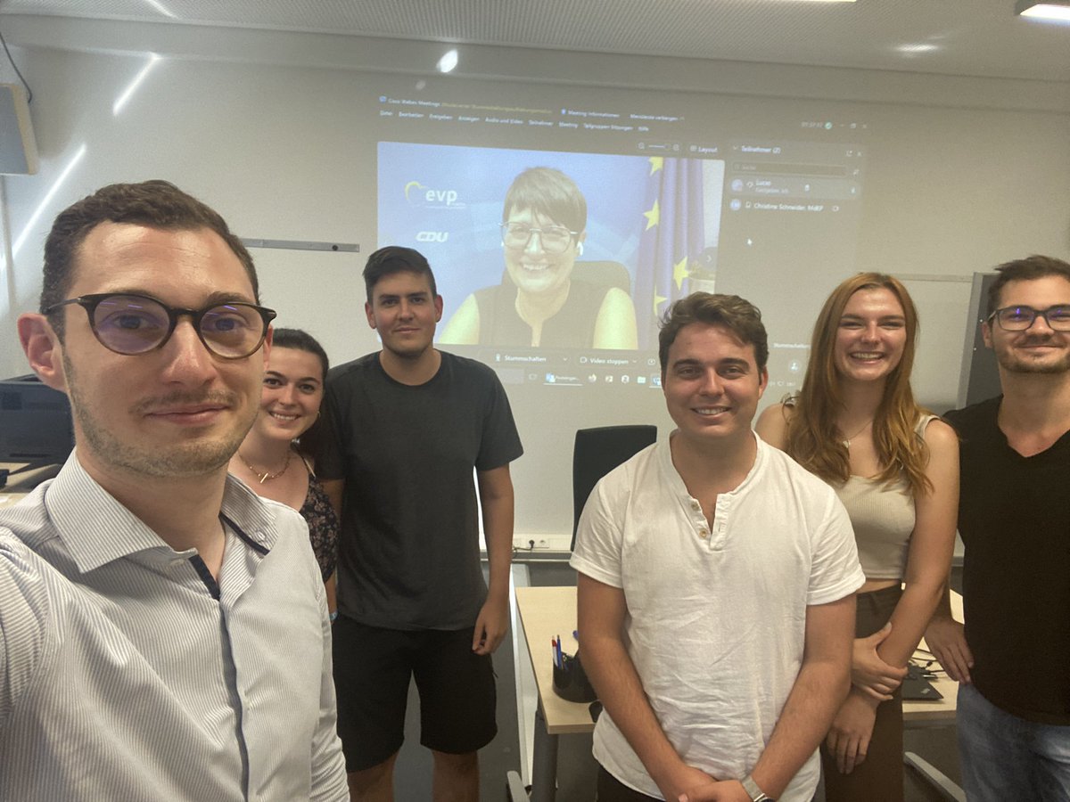 Yesterday we had an interesting discussion with MEP <a href="/ChSchneider/">Christine Schneider</a> about election campaigns in my class „campaign management“ <a href="/uni_bamberg_of/">Universität Bamberg</a> . Thanks for the helpful feedback and insights!