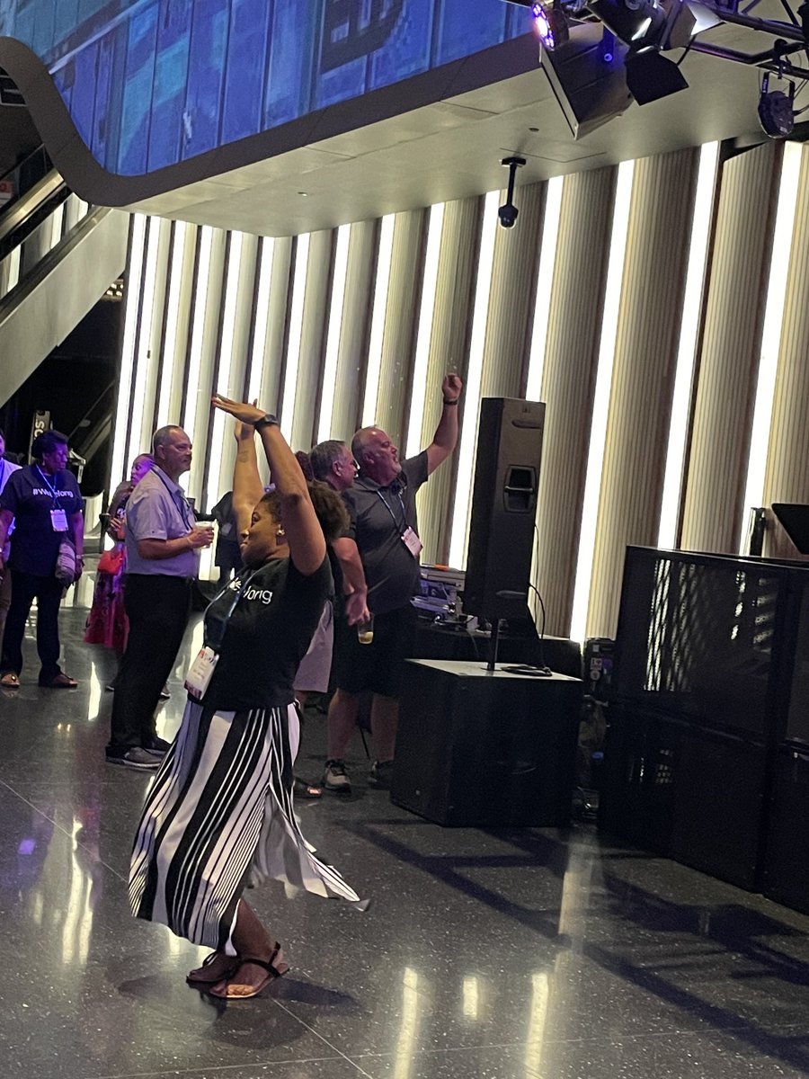 JenniferNorris2's tweet photo. Eboni Wilson raising the roof while raising funds for Diversity in Inclusive Leadership Committer as it’s incoming Chair person she knows how to have fun and get sh*t done. ⁦@IAVMWHQ⁩ #VC22 #WeBelong https://t.co/aKWiZxo0qN