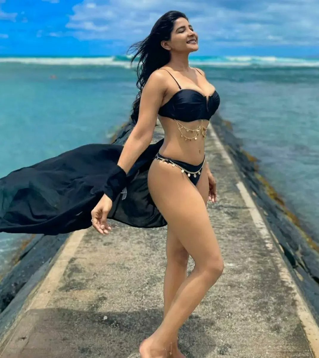 kollywoodnow's tweet photo. 🎂👰Birthday Girl in Bikini👙🌟!!🧚💫Sprouting sizzler @ssakshiagarwal👱♀️ celebrates her birthday🍾🎉 in USA🇺🇸..
#SakshiAgarwal #Sakshi #Cinderella #AayiramJenmangal #KurukkuVazhi #120Hours #Puravi #TamilActress #Gorgeous #Actress #Kollywood #Celebrity #Fashion https://t.co/NBC2UBa9uD