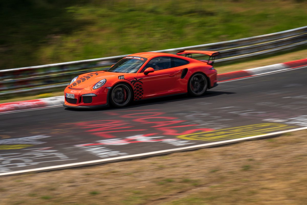 JakeBurley3's tweet photo. Orange #Porsche's on the the #Nurburgring https://t.co/gYSuak2ddF