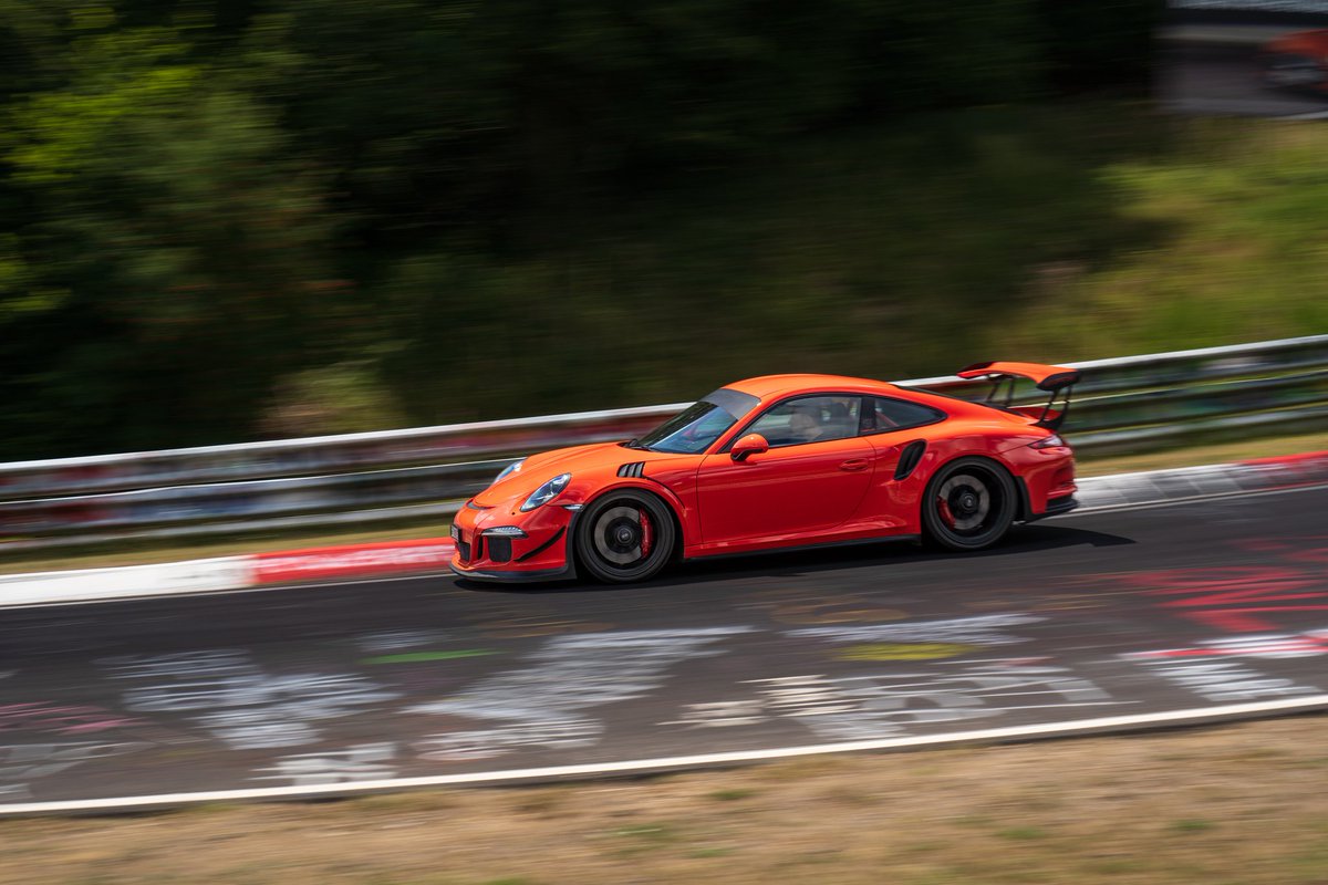 JakeBurley3's tweet photo. Orange #Porsche's on the the #Nurburgring https://t.co/gYSuak2ddF