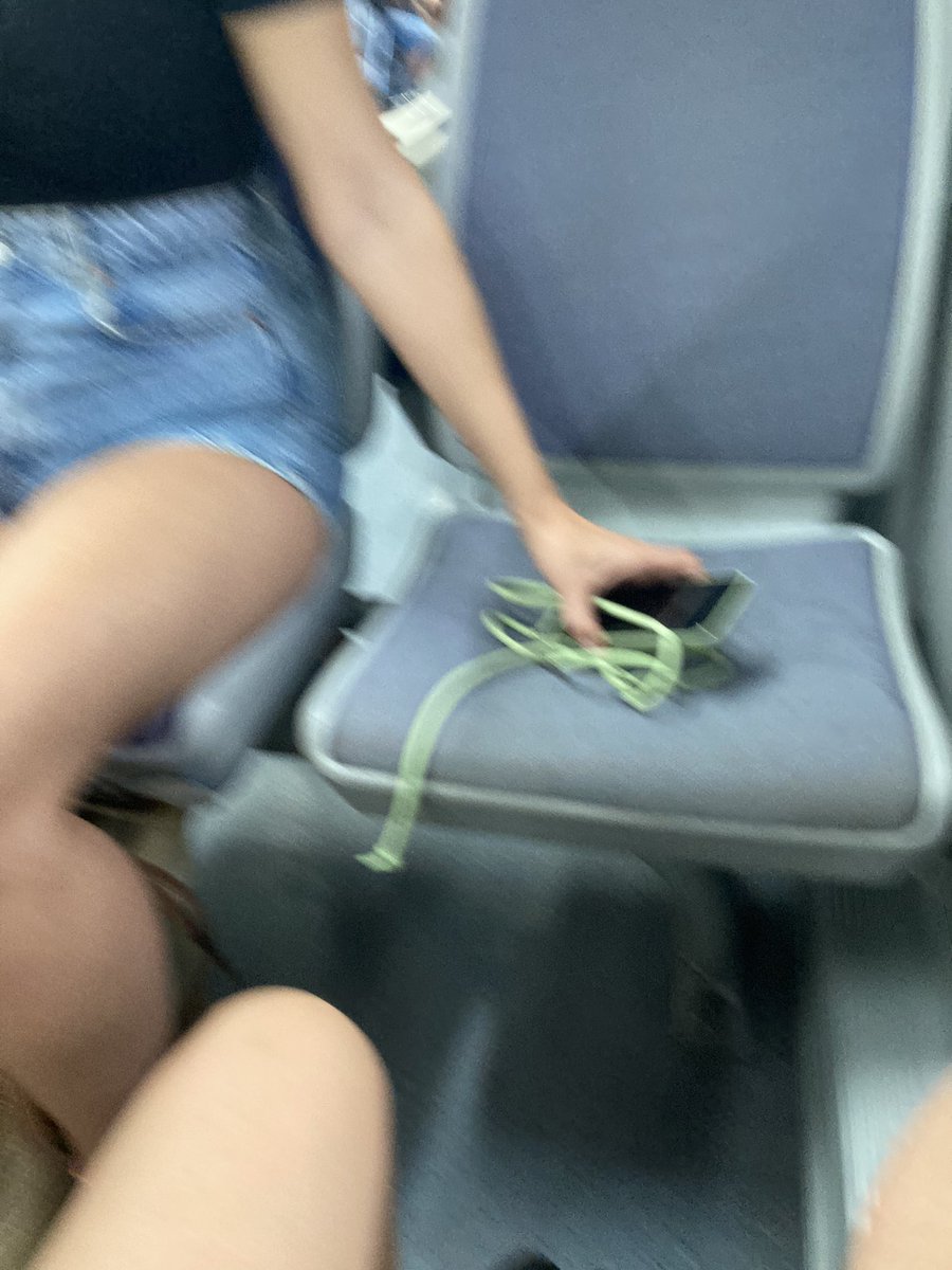 natgogi's tweet photo. "No niñita, este asiento es para mi móvil!" @rod4cat @rodalies #totmoltnormal #estúpidspostadolescents #aixíensva https://t.co/qDjOAVtx6z