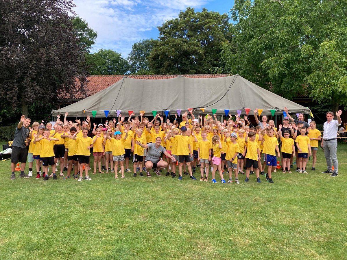 HW_Actief's tweet photo. Aan het nagenieten van het Summer Camp 2022. Wat was het een mooie week en wat waren het leuke dagen met elkaar. Drie dagen lang hebben 80 kinderen zich vermaakt met sport, spel en cultuur. Alle aanbieders en partners bedankt voor jullie inzet! #summercamp2022 #plezier #samendoen https://t.co/gNcIpbrmat
