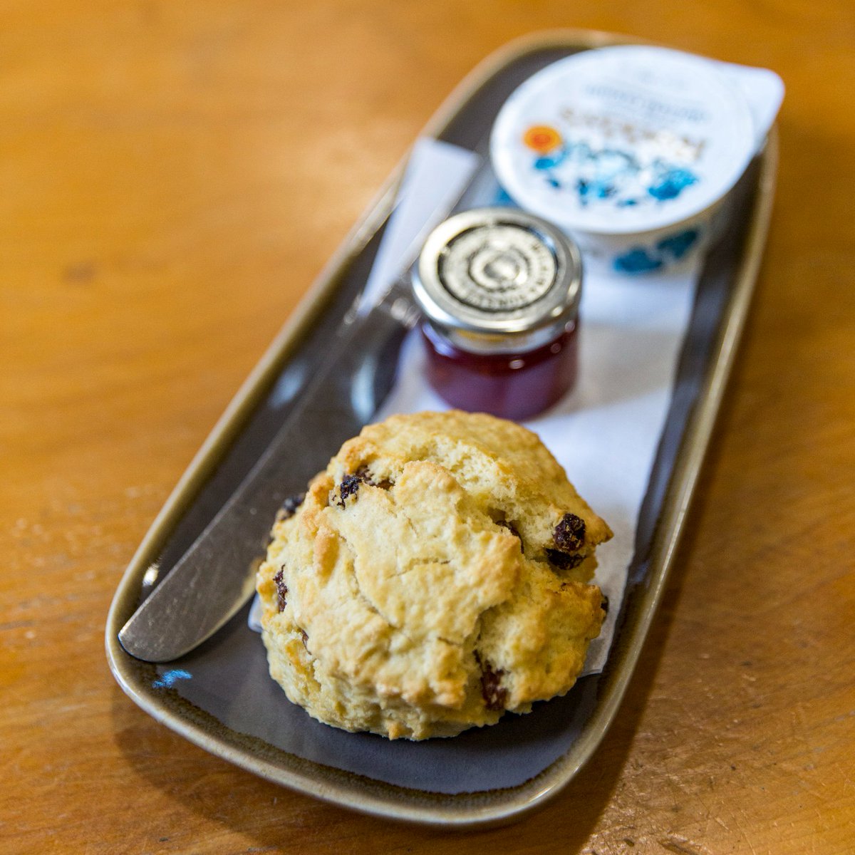 Fancy a #Cornish cream tea? Why not pop down to the Piggery tea room at #Godolphin

There's also sandwiches, Cornish pasties, and light bites to be enjoyed, with vegan and children's options available! 

The Piggery is open days a week from 10-4 ☀

#nationaltrust