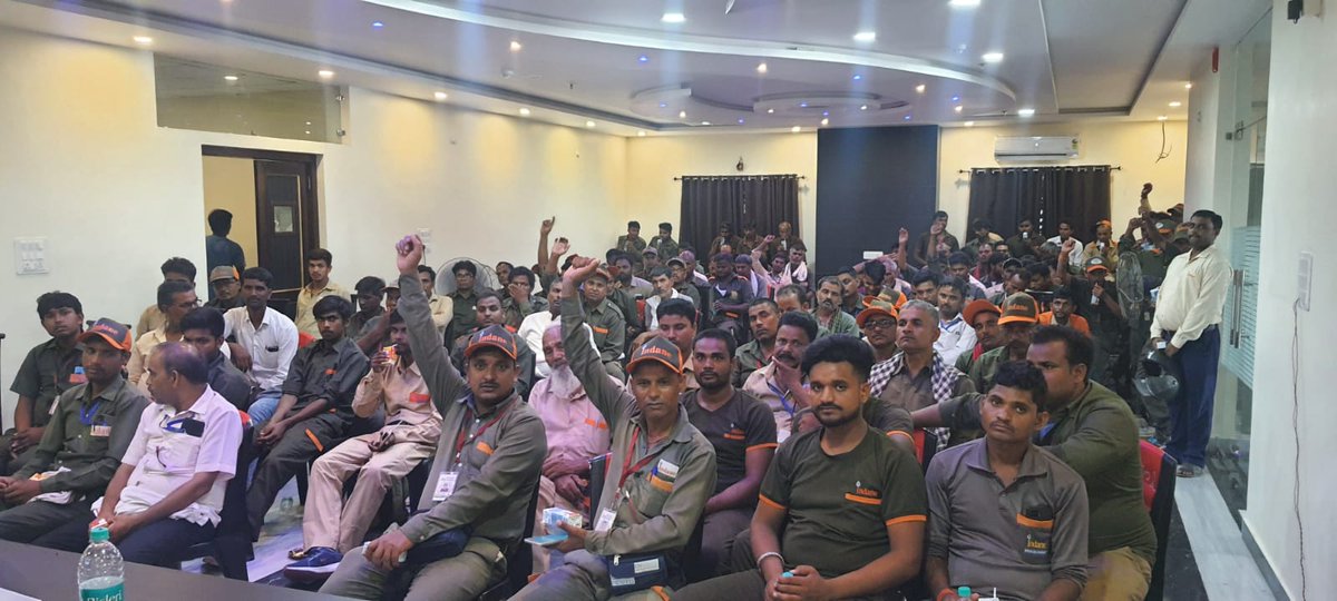 @GorakhpurIndaneDO (@gorakhpurindane) on Twitter photo A Nav Chetna training programme for deliverymen and mechanic was conducted in Kushinagar LPG Sales under Gorakhpur IDO covering 130 delivery men and mechanics. Safety and PDC training under PRERNA compaign was also imparted.<a href="/IOCL_UP/">IOCL Uttar Pradesh</a> <a href="/SanjivKakkar3/">Sanjiv Kakkar</a> <a href="/thakurkm007/">Krishna Mohan Thakur</a> A Nav Chetna training programme for deliverymen and mechanic was conducted in Kushinagar LPG Sales under Gorakhpur IDO covering 130 delivery men and mechanics. Safety and PDC training under PRERNA compaign was also imparted.<a href="/IOCL_UP/">IOCL Uttar Pradesh</a> <a href="/SanjivKakkar3/">Sanjiv Kakkar</a> <a href="/thakurkm007/">Krishna Mohan Thakur</a>