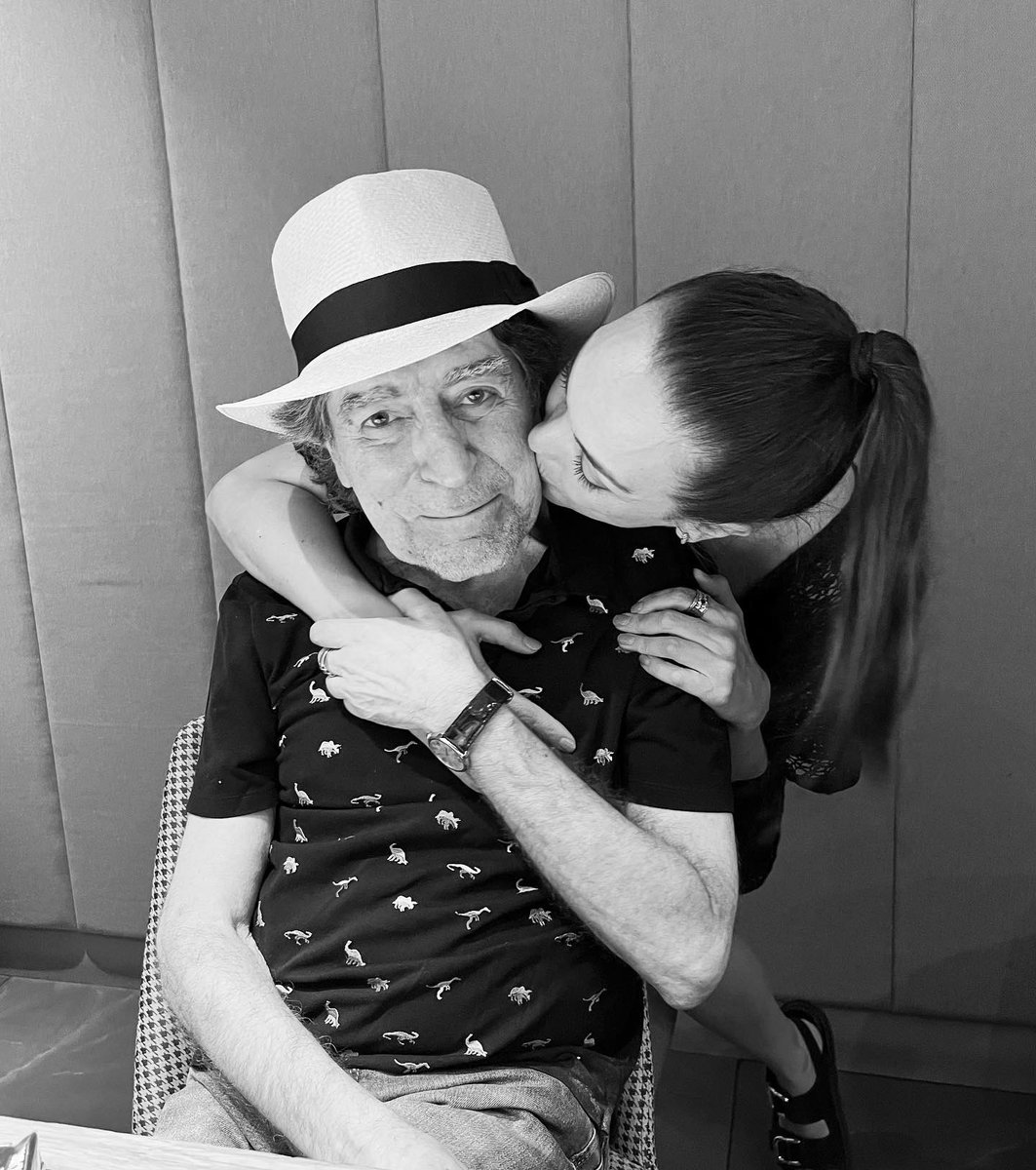 MonicaCarrillo's tweet photo. Dice Joaquín que no es lo que parece: solo es él con su Motomoni. ❤️
#chicaquédise #saokopapi https://t.co/Adgrfhtkla