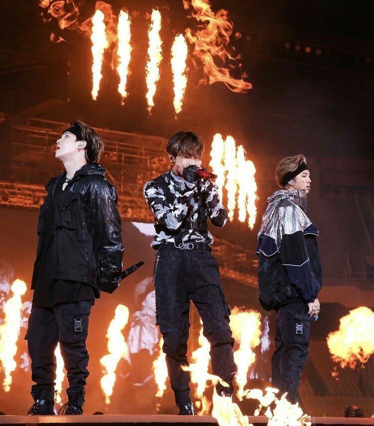 Qg_Barmys's tweet photo. 🔮Gente pera… será que:

A collab da vocal line: Benny Blanco 
A collab da rap line: Snoop Dog 

@BTS_twt https://t.co/YhN7armqfH