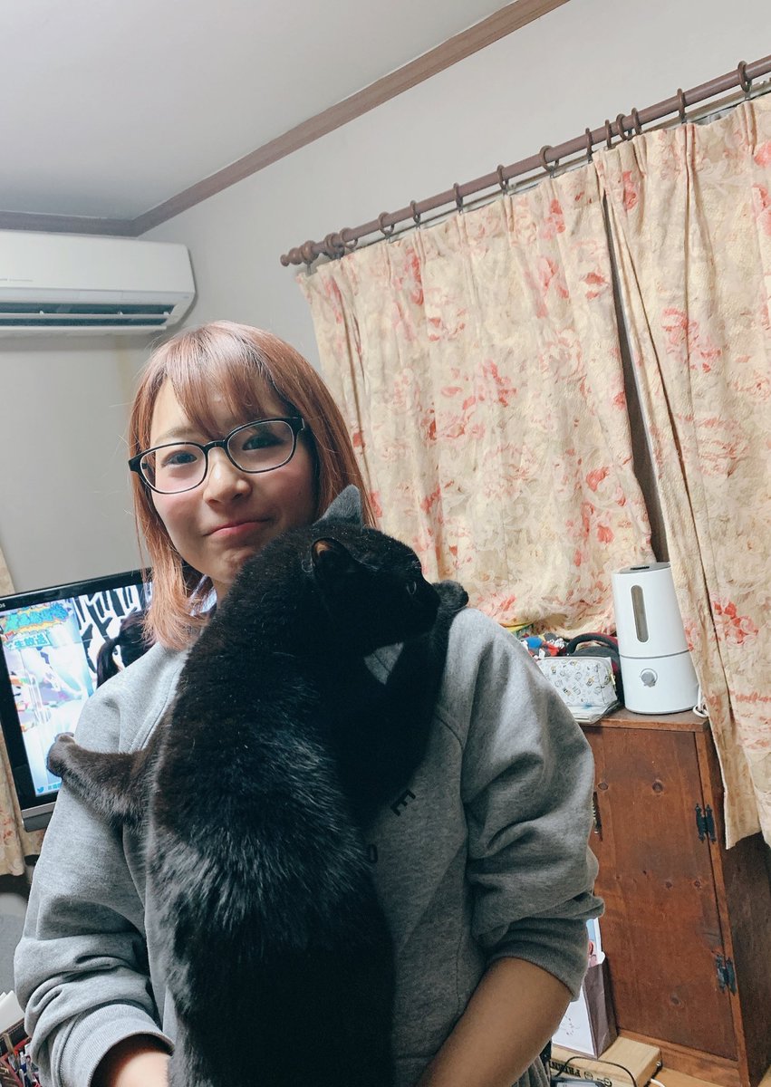 腎不全と言われてから覚悟し続けてきたはずですがやっぱり寂しい。
甘えんぼの大きい子。またねココちゃん☺️

#虹の橋 #猫 #ネコ #ねこ #cat #cats #猫のいる生活 #愛猫 #黒猫 #ばいばい #またね #愛してるよ