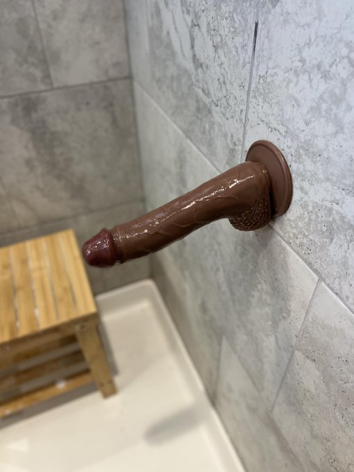2 pic. cool toy. fun in bathroom 
DM @Bibi_Lani for free gift 
#dildo #penis #cock #anal #onlyfans #lesbisange
