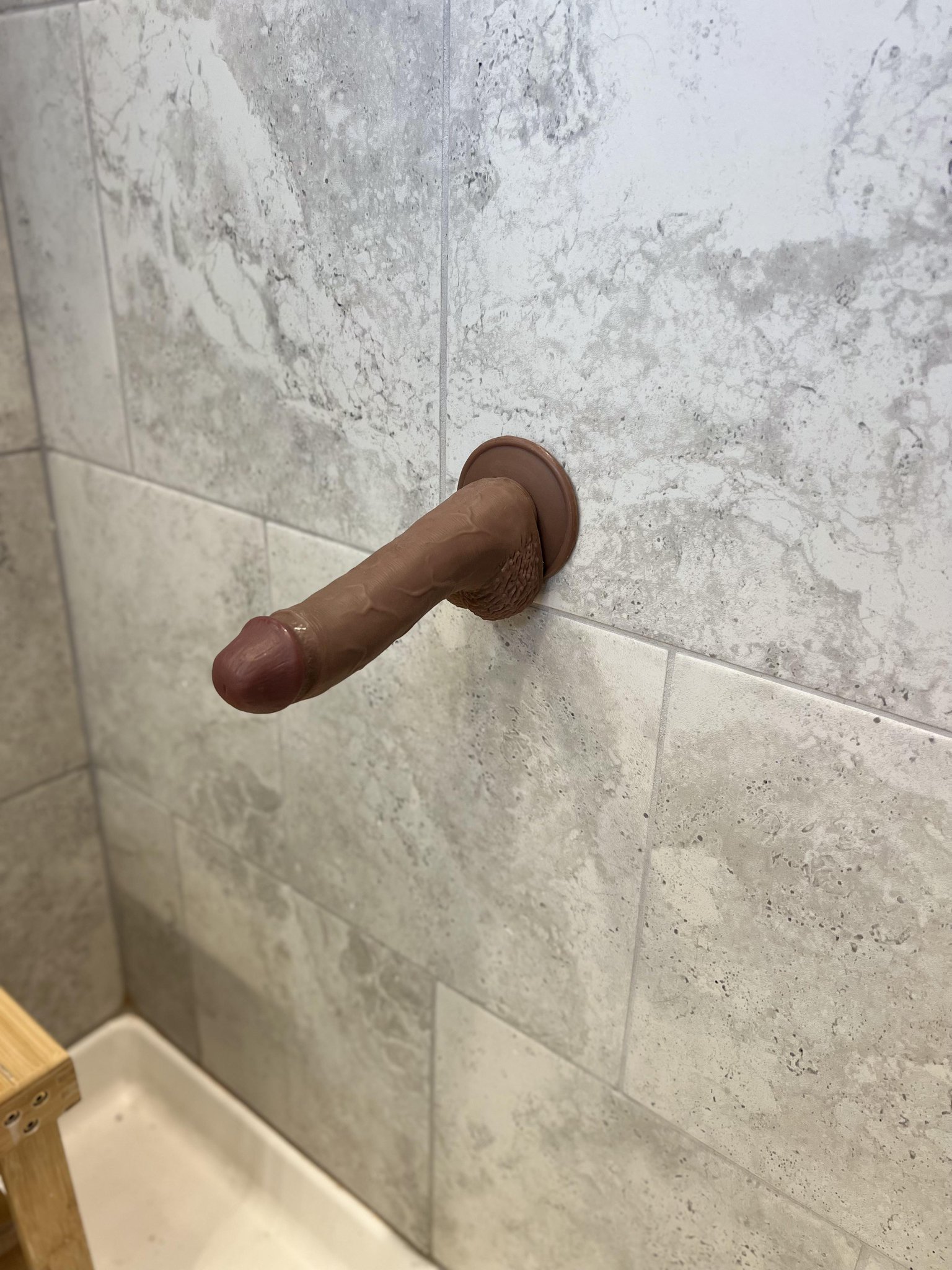 1 pic. cool toy. fun in bathroom 
DM @Bibi_Lani for free gift 
#dildo #penis #cock #anal #onlyfans #lesbisange