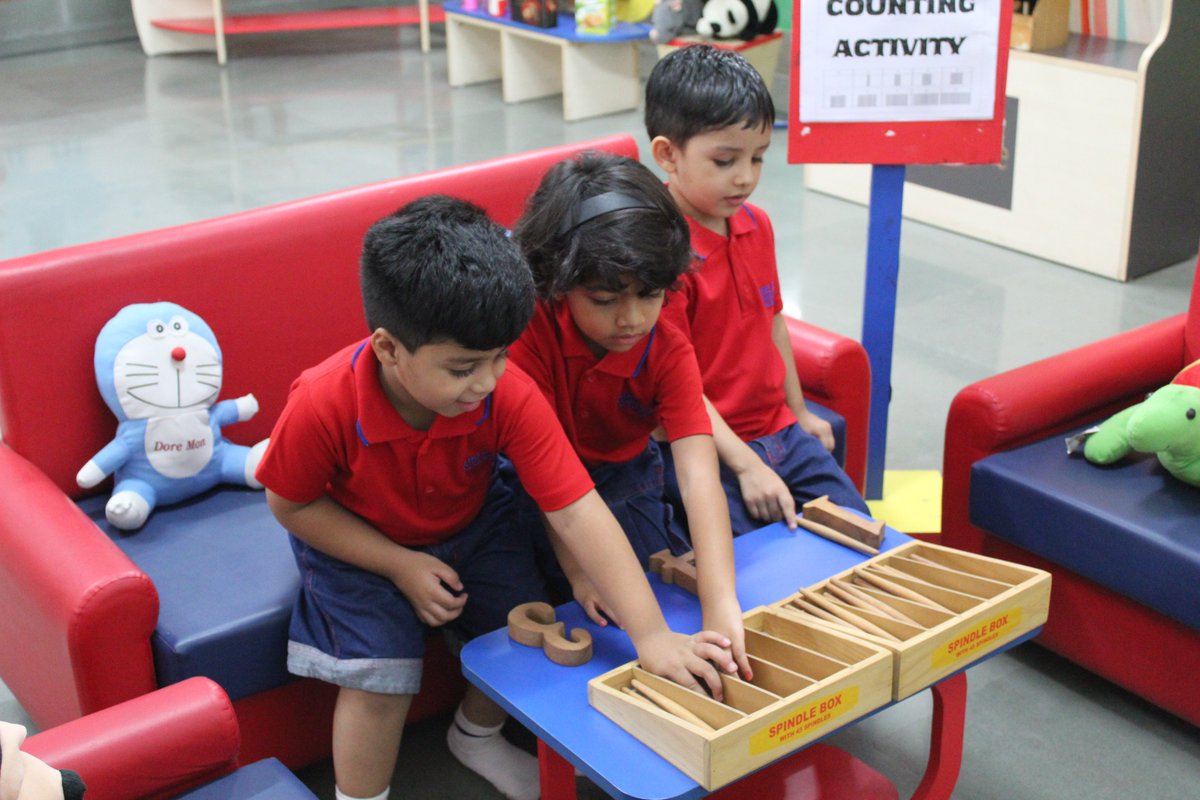 shriramindore's tweet image. Today Kg 1 children performed spindle box exercise and it is very popular in Montessori classrooms, children loved performing it. #SRCS #srcsindore #indorewale #spindle #learningbydoing #learningisfun #activitiesforkids.