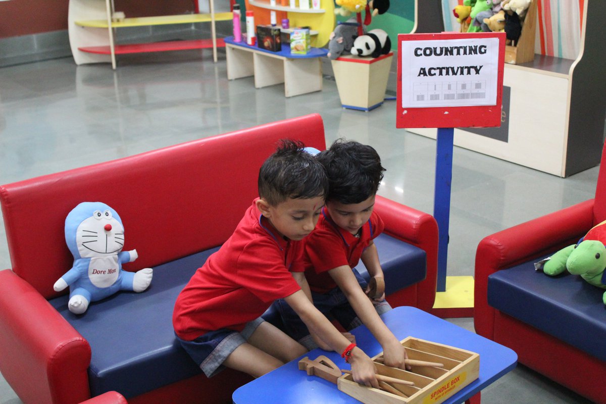 shriramindore's tweet image. Today Kg 1 children performed spindle box exercise and it is very popular in Montessori classrooms, children loved performing it. #SRCS #srcsindore #indorewale #spindle #learningbydoing #learningisfun #activitiesforkids.