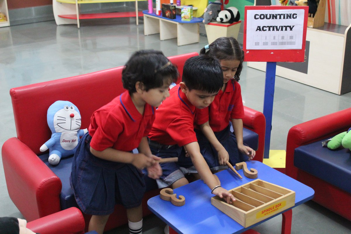 shriramindore's tweet image. Today Kg 1 children performed spindle box exercise and it is very popular in Montessori classrooms, children loved performing it. #SRCS #srcsindore #indorewale #spindle #learningbydoing #learningisfun #activitiesforkids.