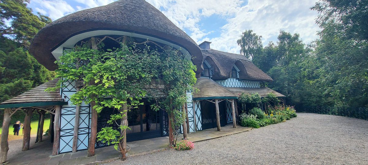 boolakennedy's tweet photo. The Swiss Cottage is an early 19th-century cottage orné located on the edge of #Cahir Town and is also only a few minutes from us here in #tipperary 

So much on our doorstep during your stay. Find out more at https://t.co/FWFhEpZaxN 

#MunsterVales #visittipperary #ireland https://t.co/c9PSCTrHSV
