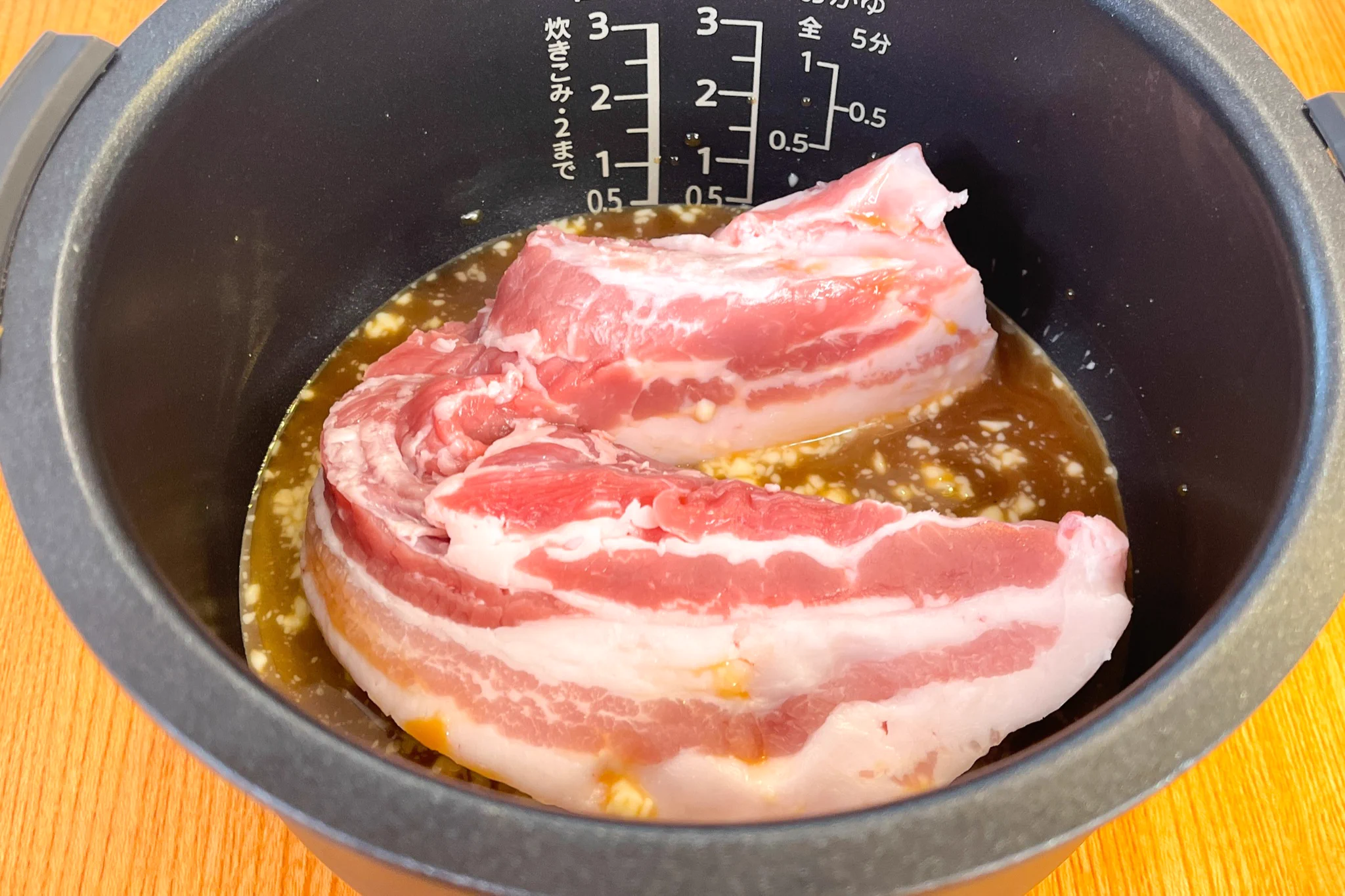 なんと炊飯器一つでできちゃう！とろとろ本格的な豚バラチャーシュー。