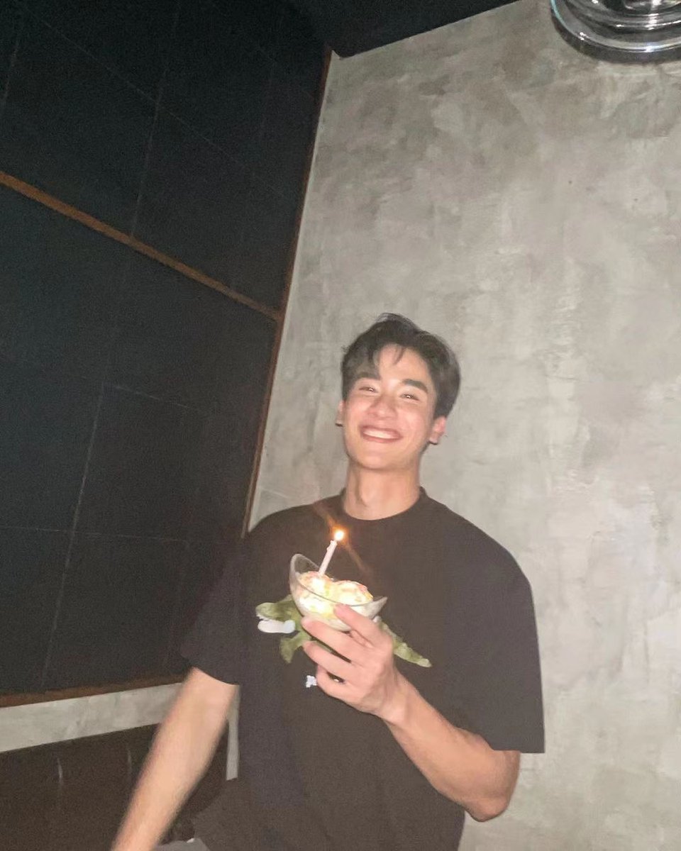 #TayTawan31stBirthday
HBD🎂  my sunshine boy