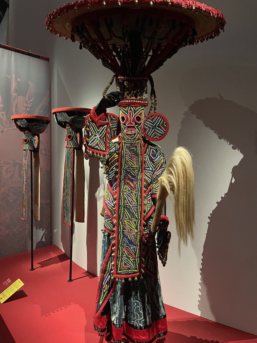 Ravie d’avoir pu participer à la dernière de l’expo sur la Route des Chefferies de l’Ouest du #Cameroun, une magnifique ode à la #culture, à la #tradition et à l’héritage camerounais dans sa pluralité <a href="/quaibranly/">musée du quai Branly - Jacques Chirac</a>
Thump ups <a href="/routechefferies/">Route Des Chefferies</a> 

#237 #patrimoine #bamileke #africanart