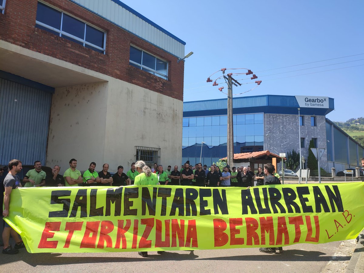 [Eus] 5 eguneko lanuzteen ondoren eta enpresaren konpromezu faltan, langileok borrokan jarraituko dugu gure etorkizuna bermatu arte! 

ETORKIZUNA BERMATU ARTE!

#siemensgamesa
#siemensenergy