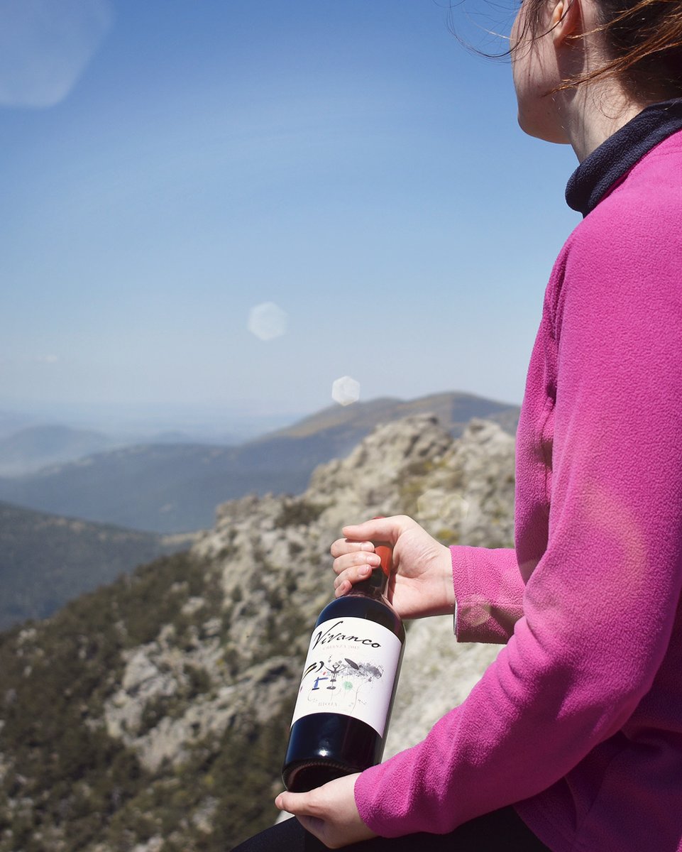 compravino_es's tweet photo. ¿Ya conoces Vivanco Crianza? Este Rioja nos tiene tan encantados con sus notas tostadas y ahumadas que nos lo llevamos a cualquier lugar... 😊🍷

https://t.co/LIMuwRvi3B https://t.co/DzNC1dlWpu