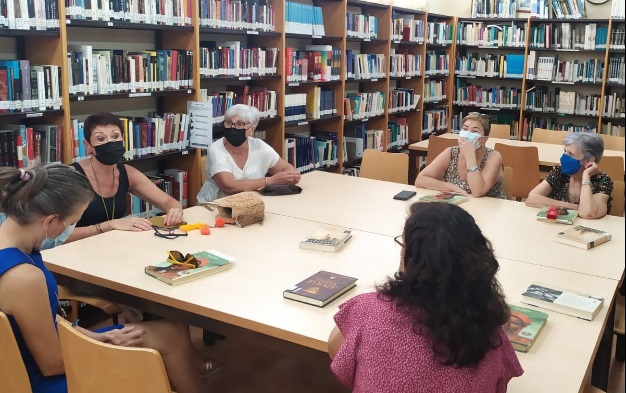 AndaluciaRELAS's tweet photo. #SaludPúblicaAndalucía
Las socias del Club de Lectura de #ViatorRELAS se han reunido como cada mes en la Biblioteca Municipal para comentar el libro que tenían entre manos: "Venganza en Sevilla".
https://t.co/obzLnM6egb
#LocalizarlaSalud @Viatoraldia @DAPAlmeria @saludand https://t.co/O8e8VZL0RD