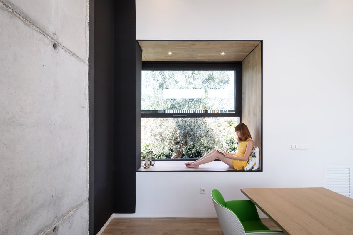 _COAMU's tweet photo. El rincón exquisito que publica hoy @laverdad_es  es una acogedora ventana diseñada por Flora Cánovas Otón https://t.co/JE0GUpNBU2 https://t.co/iiOUqN9tlX