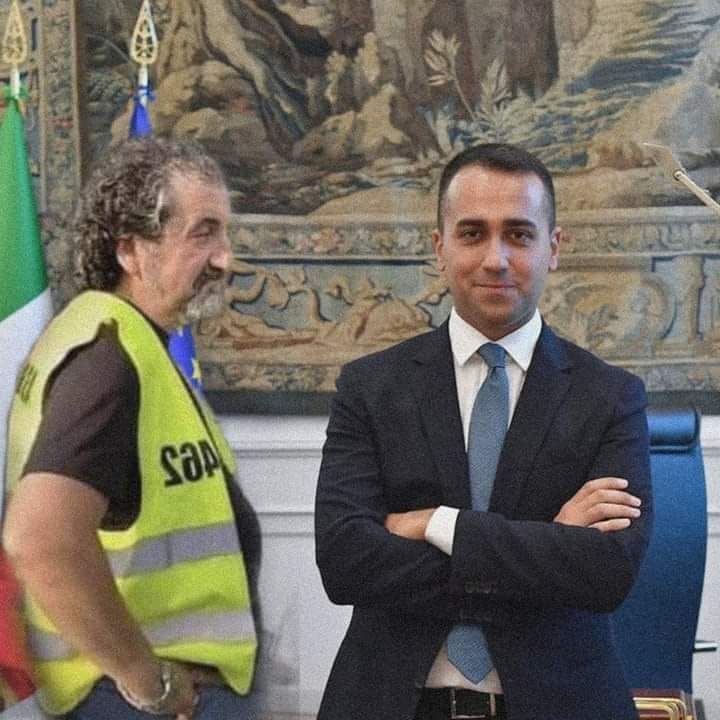 #dimaio che guarda #draghi come se guardasse la madonna🙏  il personaggio più ridicolo della storia del mondo dopo #giuda #maratonamentana #RenziFaiSchifo #dimaiofaischifo #PNRR 🤑🤑🤑🤑🤑🤑#mentana