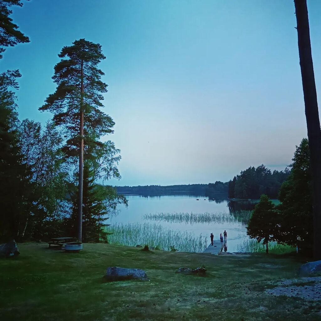 MusicRepo's tweet image. Another night, another lovely lakeside stopover 😍🇸🇪 #homeiswhereyouparkit #vanlife instagr.am/p/CgOhYL2MEIR/