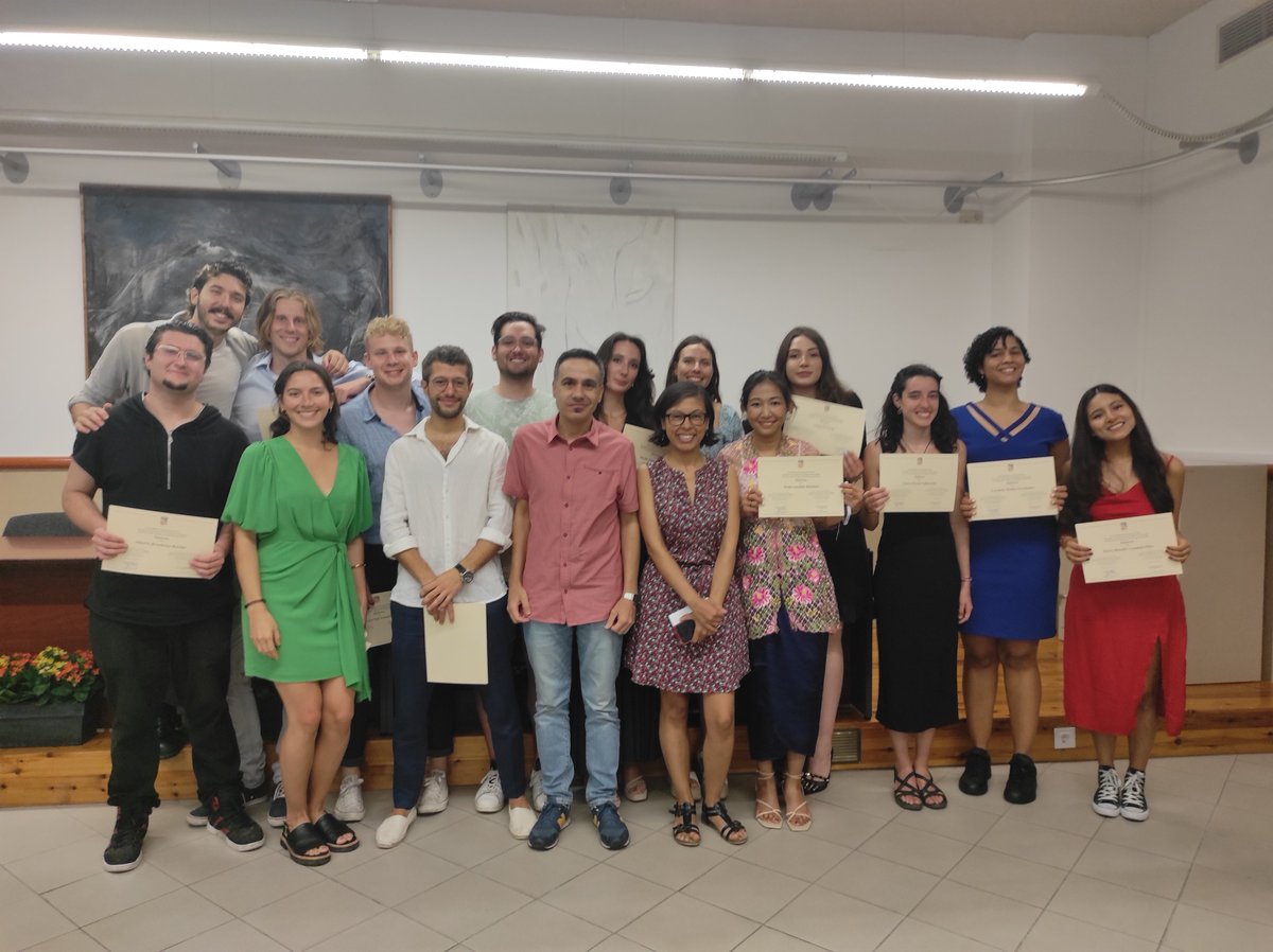 FacPsicoUB's tweet image. #MàsterUB Actes de cloendes de diferents màsters oficials de #Psicologia 
ub.edu/portal/web/psi…
Molts èxits!!!!