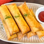 包んで揚げるだけ!春巻きの皮で超簡単♪テレビでも紹介された『チーズスティック』