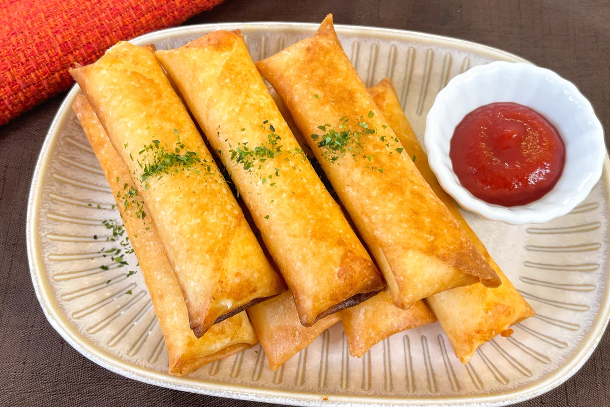 包んで揚げるだけ！春巻きの皮で超簡単♪テレビでも紹介された『チーズスティック』