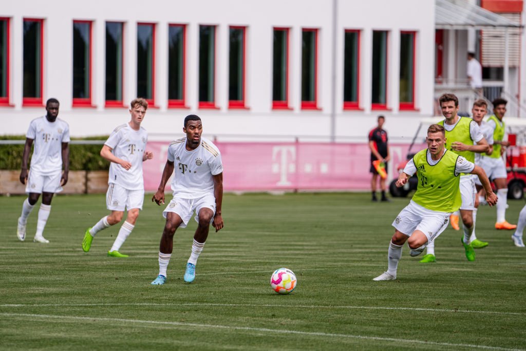 Bayern & Germany on Twitter: "Joshua Kimmich on Ryan Gravenberch: "He's doing really well in training, a great guy, very confident on the ball and physically good. It's impressive that he's already